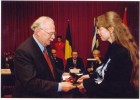 Prof. Bożena Kostek odbiera nagrodę podczas Brussels Eureka