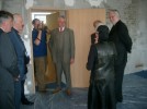 Goście w komorze bezechowej, budowanej dzięki funduszom otrzymanym od Fundacji na Rzecz Nauki Polskiej