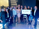 Zwycięski zespół w towarzystwie aktorki Aleksandry Woźniak oraz studentów Katedry Systemów Multimedialnych